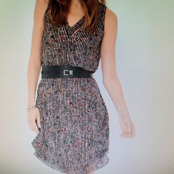 White House Black Market Dresses & Skirts - ⬇️WHITE HOUSE BLACK MARKET FLIRTY DRESS SIZE 8 NWT